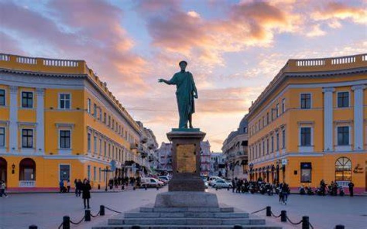 A picture of Odessa A'zion.