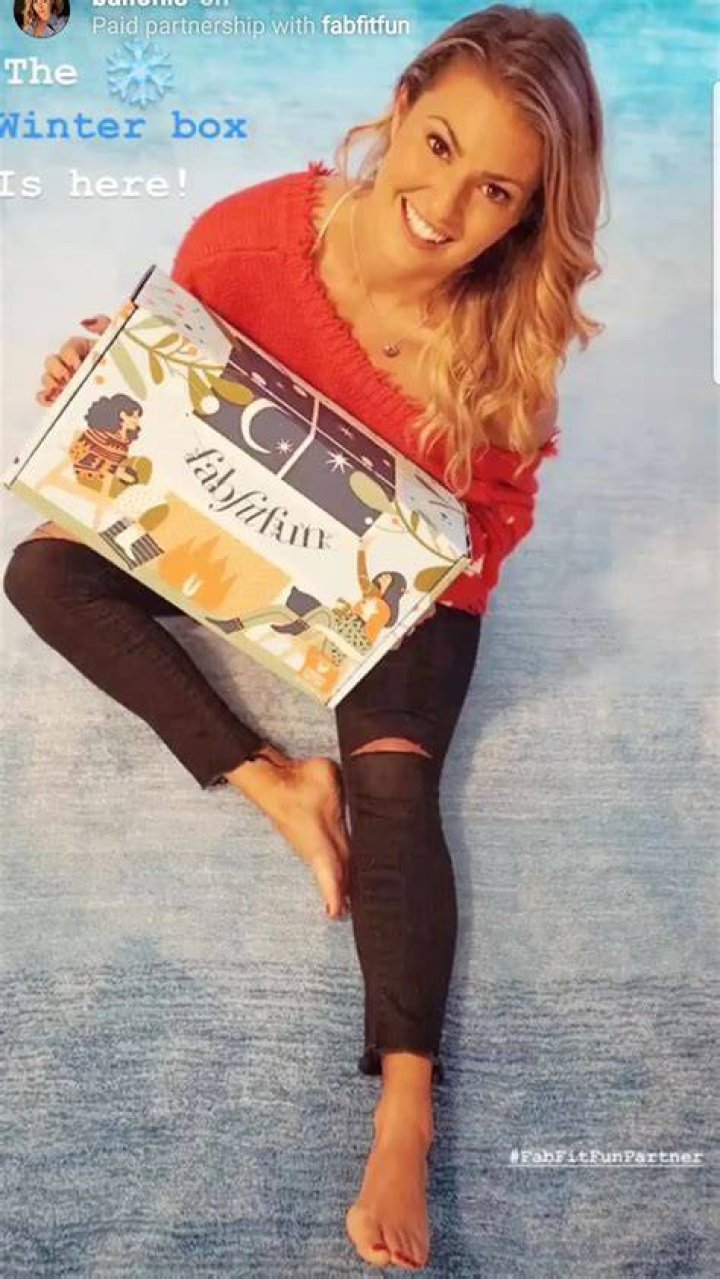 Amanda Balionis Feet (1 pic)