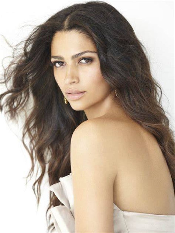 American-Brazilian model, Camila Alves attends tthe Oscars red carpet along her husband, Matthew McConaughey in March 2018