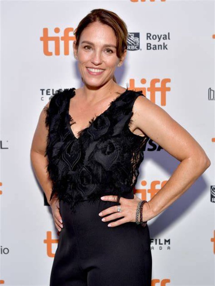 Amy Jo Johnson photo 2