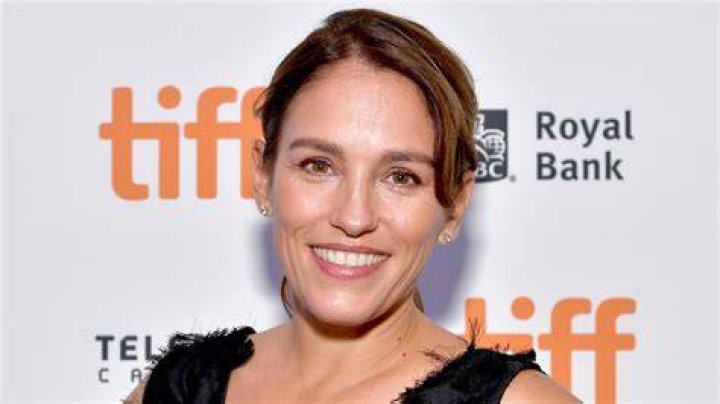 Amy Jo Johnson photo 3