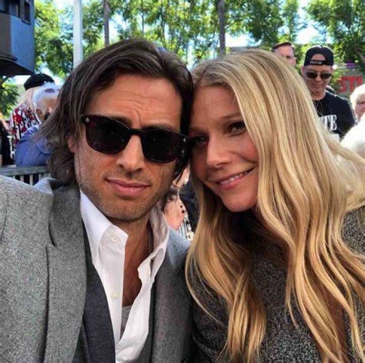 Brad Falchuk and Gwyneth Paltrow with all of their children