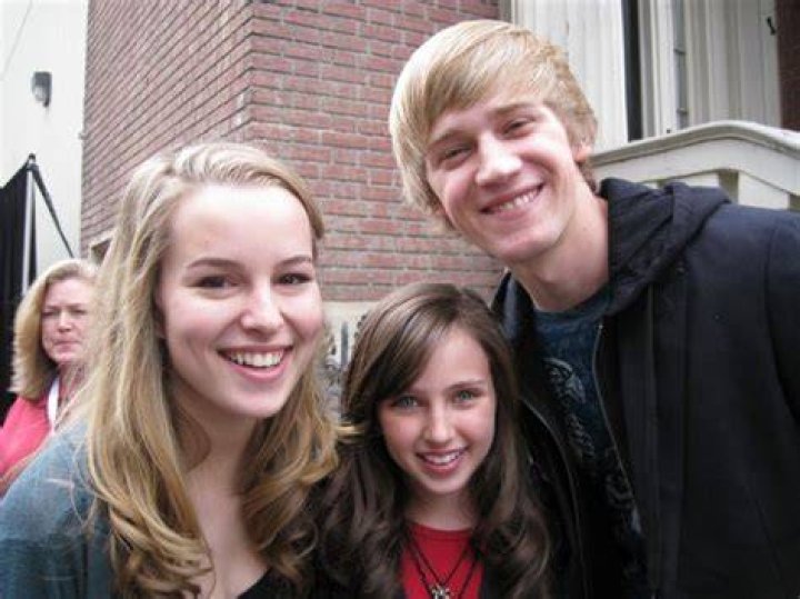 Bridgit Mendler Siblings Meet Her Brother, Nicholas Mendler TRAN