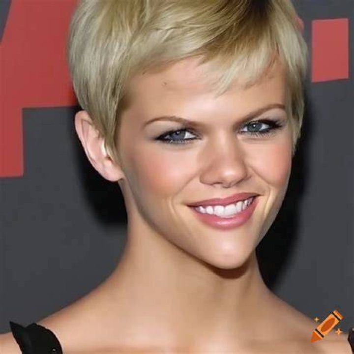 Brooklyn Decker's Short Hair: A Stunning Transformation