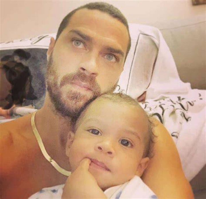 Jesse Williams encounters with his ex-wife Arin for Joint Physical Custody Amid Divorce! ca333d2710863aeb6247f90a686c917c-jesse-williams-family-man-1