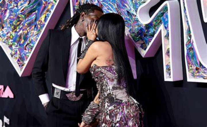 Cardi and Offset kissed at a birthday bash