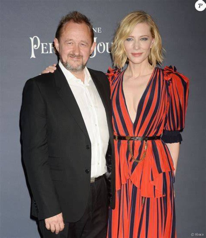 Cate Blanchett and Andrew Upton embracing and welcoming their firstborn, Dashiell.