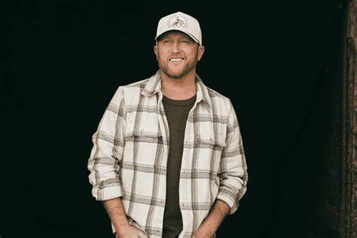 Cole Swindell photo