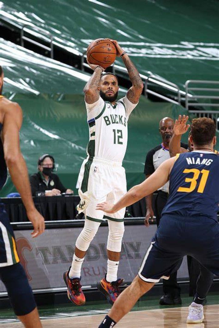 D.J. Augustin photo 2