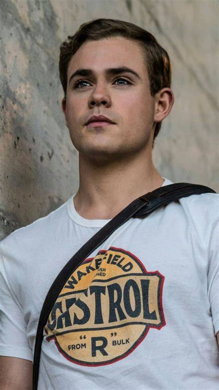 Dacre Montgomery's Feet