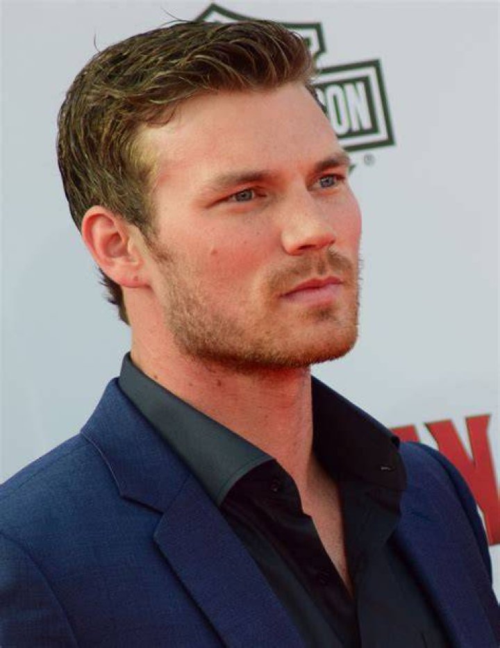 Derek Theler photo