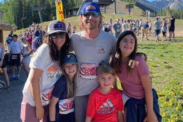 Dierks Bentley Biography, Wife, Kids, Family, Age, Height