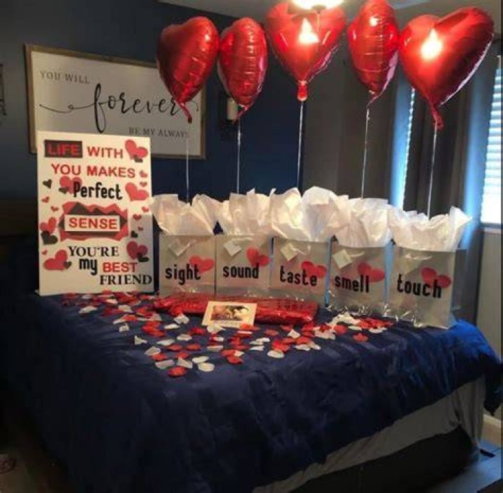 DIY Romantic Surprise tell him 100 Things You Love About Him! These