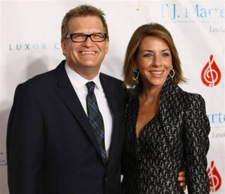Drew Carey & Nicole Jaracz Calls Off their Engagement. Is break up due to another affair coming between them? Drew Carey & Nicole Jaracz Calls Off their Engagement. Is break up due to another affair coming between them?