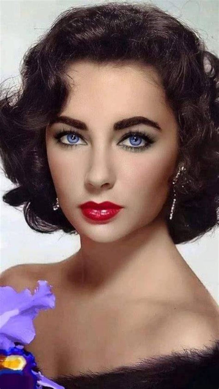 Did you know where these celebrities have moles and birthmarks on their body?? Elizabeth Taylor