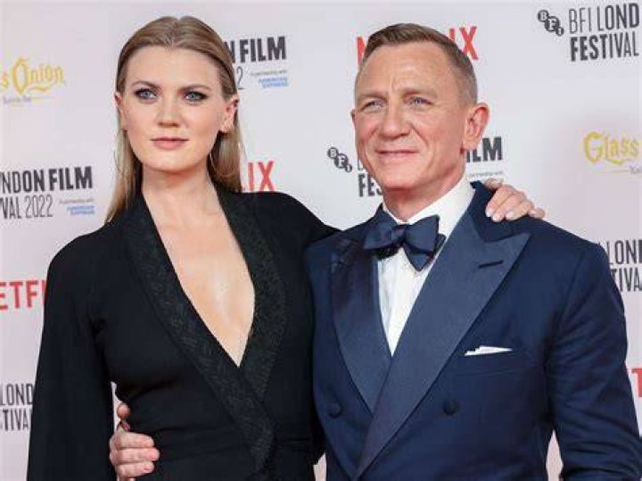 Ella Craig is first daughter of Daniel with his first wife.