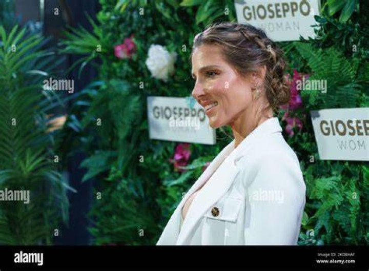 Elsa Pataky presents Gioseppo Woman