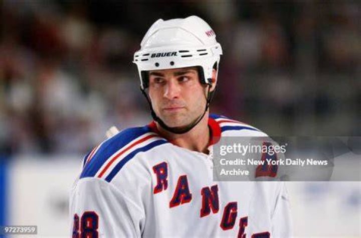 Eric Lindros photo 3