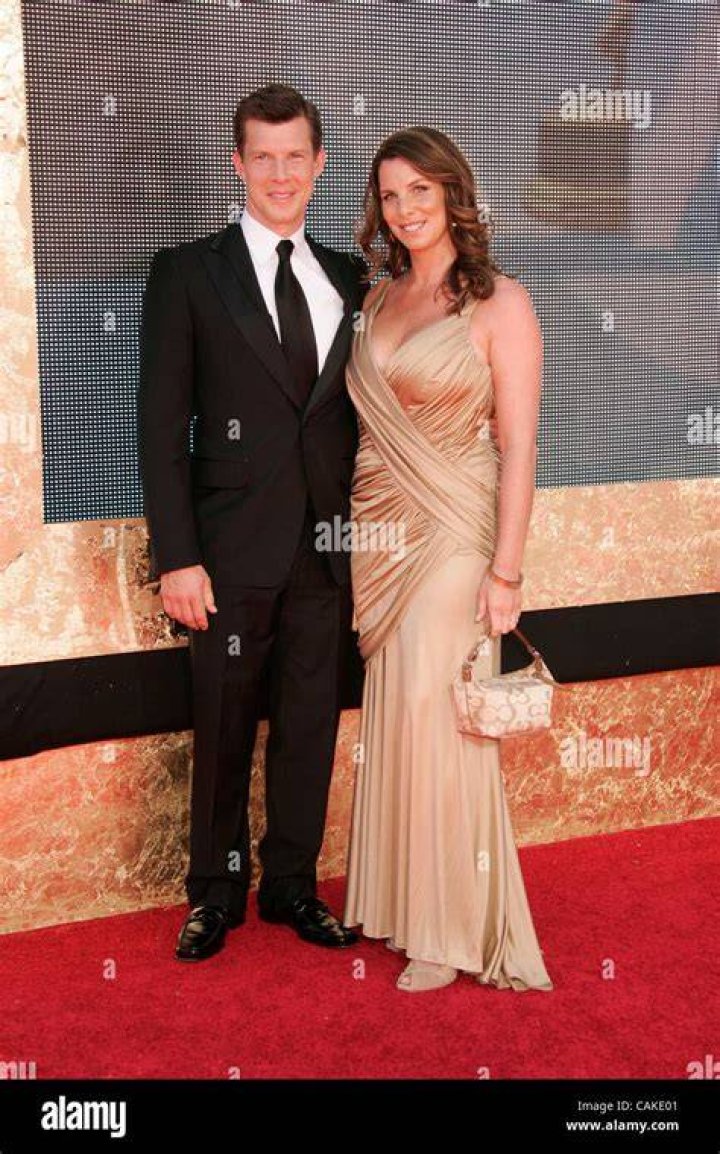 Eric Mabius Height - CelebsHeight.org