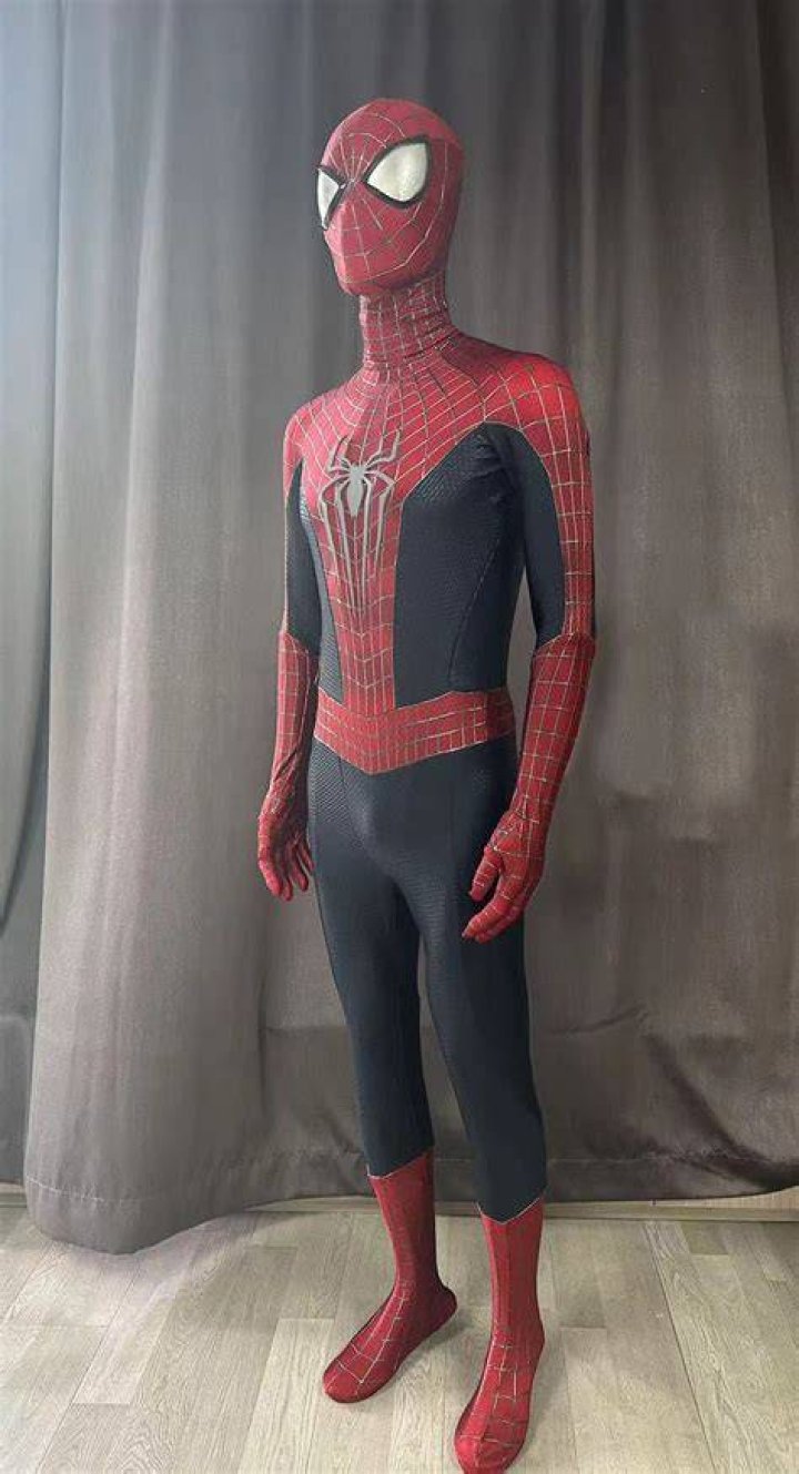 farfromhomespidermansuit735244_1024x.jpg?v=1621561110