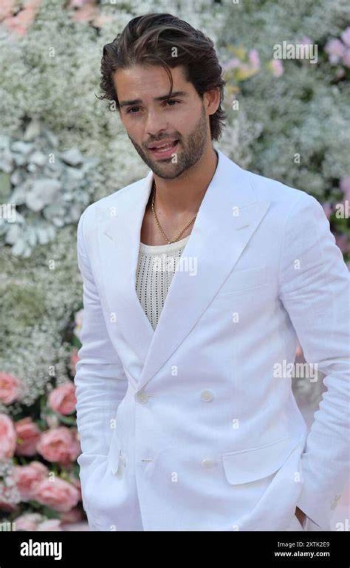 French model, Renan Pacheco's net worth is $500,000.