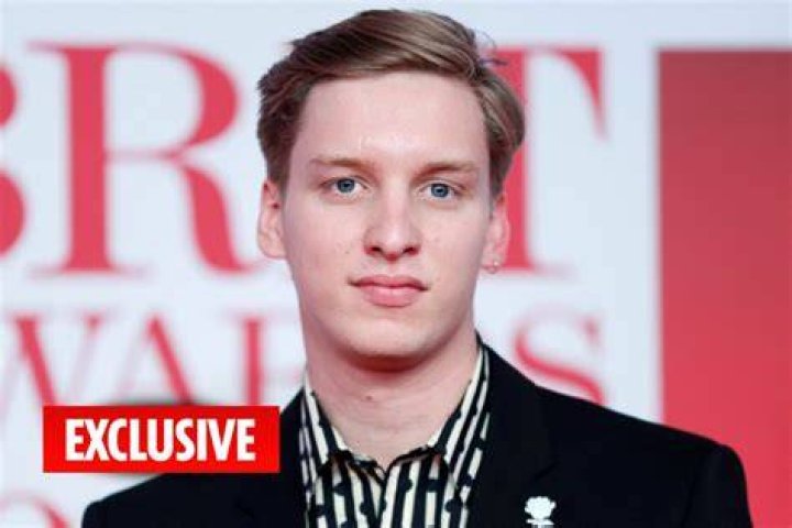 George Ezra has split from girlfriend Florrie! George Ezra has split from girlfriend Florrie!