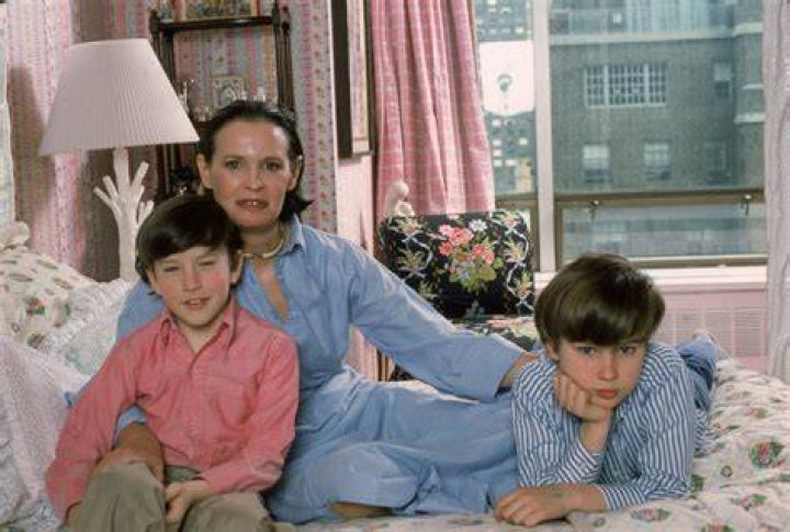 Gloria Vanderbilt with her son, Anderson Cooper forredheads Gloria vanderbilt, Anderson