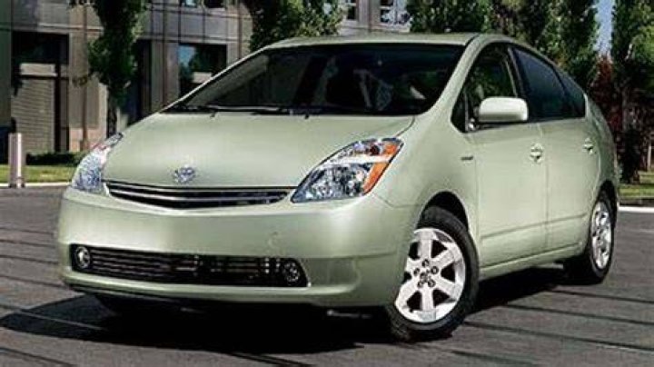 Groening;s stunning silver colored car, Prius.