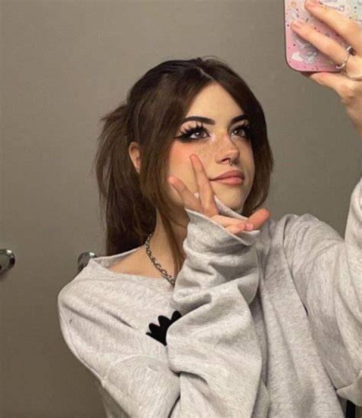Hannahowo Phone Number, Email ID, Address, Fanmail, Tiktok and More Celeb Contact Details