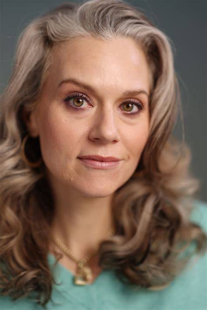 Hilarie Burton photo 2