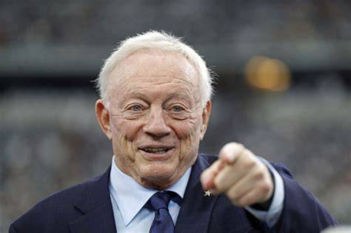 Jerry Jones' controversial picture with two females