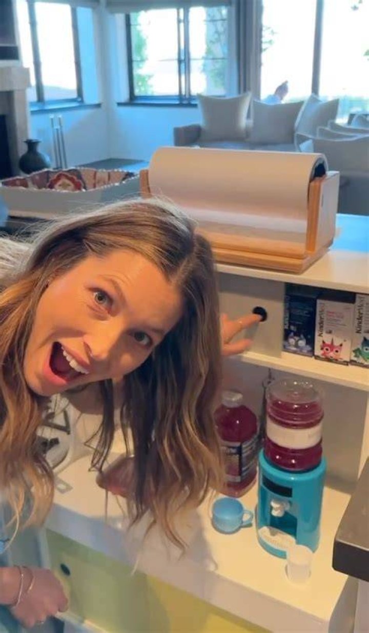 Jessica is living a lavish life with her family.