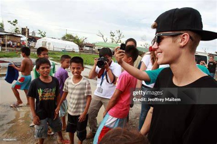 Justin Bieber Visits Areas Of Philippines Left Devastated By Typhoon Haiyan