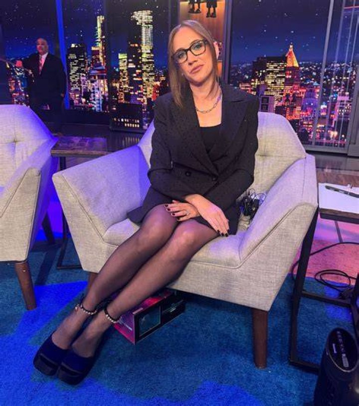 Kat Timpf on Instagram &ldquo;I look like a senator&rsquo;s wife&rdquo; Hottest Celebrities, Beautiful