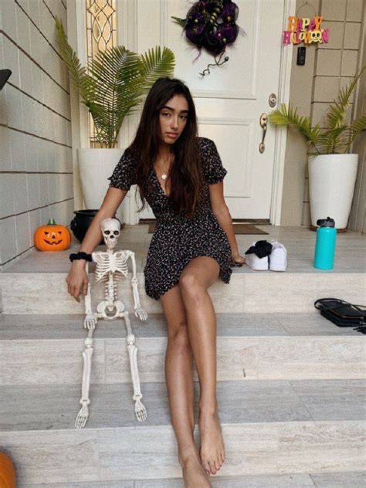 Kathleen Hixson Feet (27 images)