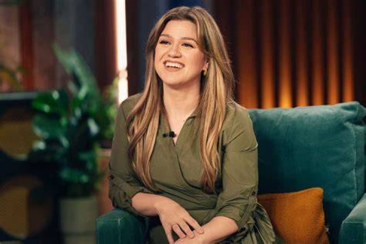 Kelly Clarkson photo 3