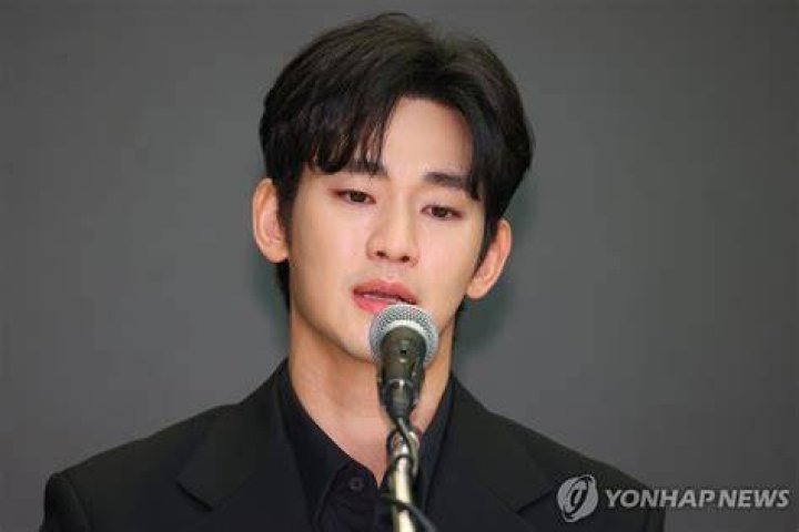 Kim Soo Hyun 김수현 Current Drama "It's Okay To Not Be Okay" Page