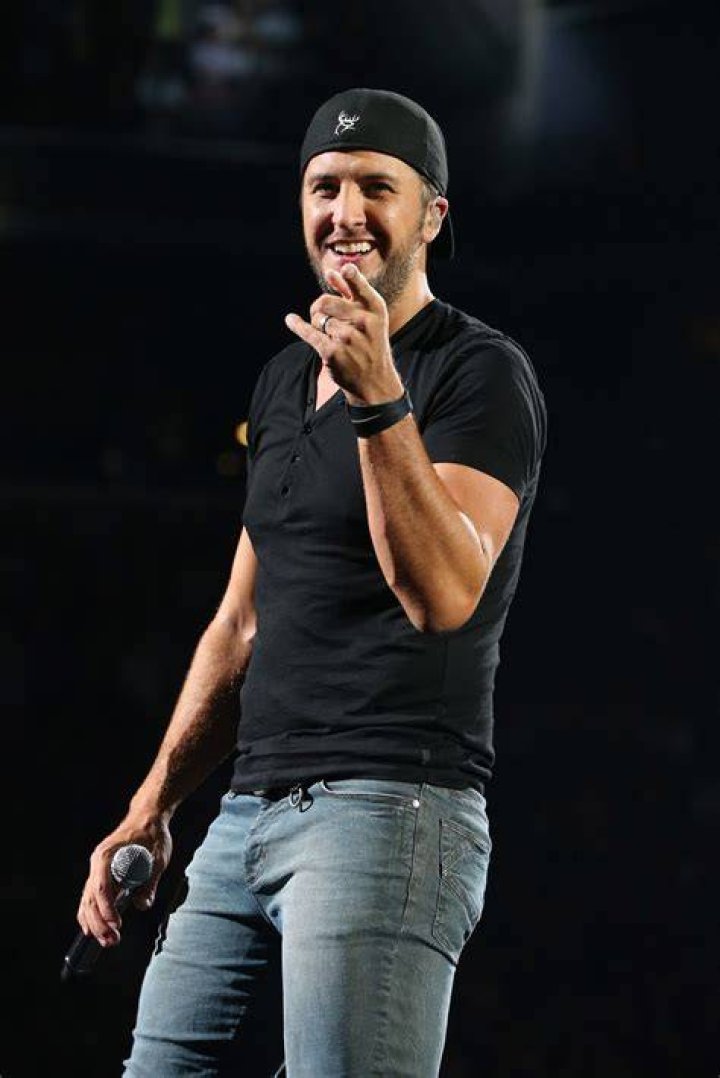 Luke Bryan Drops Official Concert Dates For 'Raised Up Right' 2022 Tour