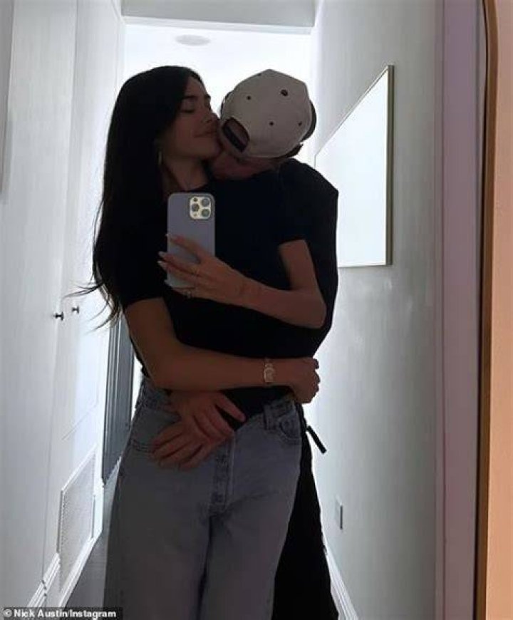 Madison Beer posted a picture of her as she recorded in the comfort of her home.