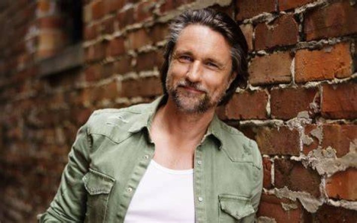 Martin Henderson photo 2
