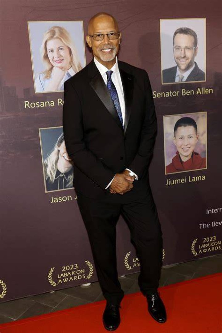 Michael Warren photo 3