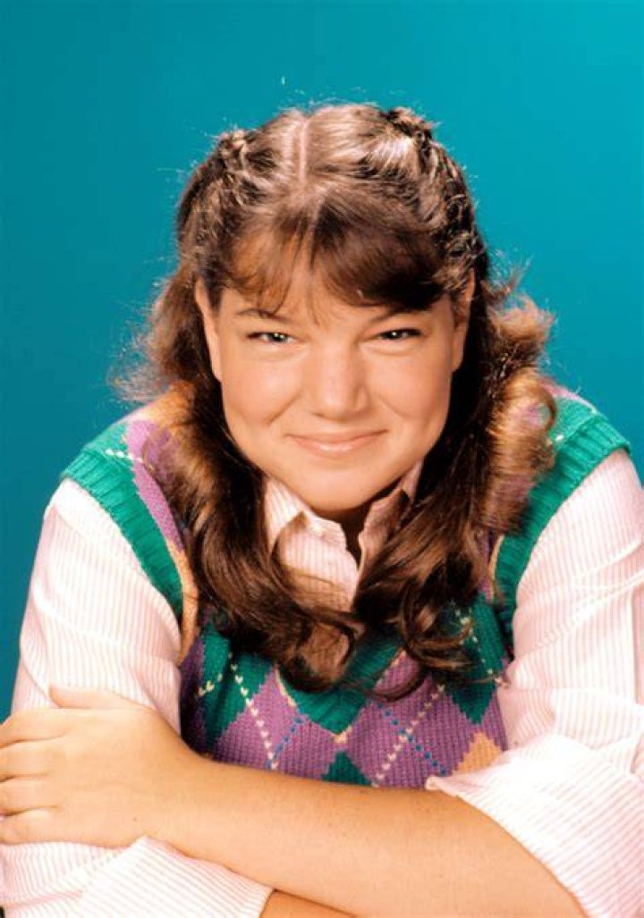 Mindy Cohn How Old, Career, How Much, Full Bio