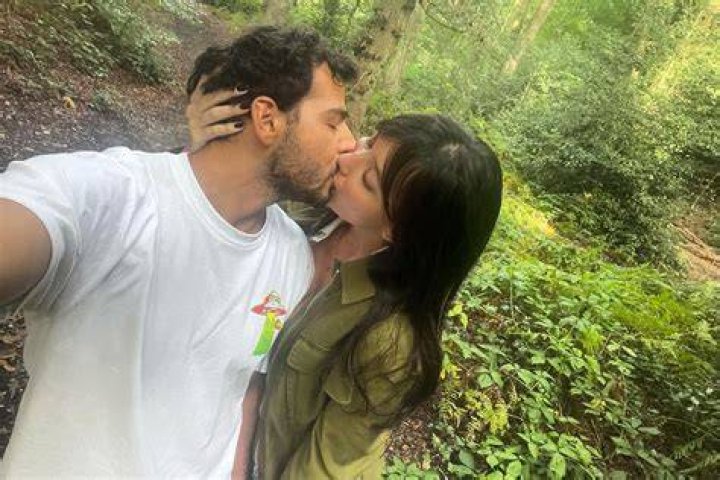 Model Daisy Lowe Engaged to Boyfriend Jordan Saul!