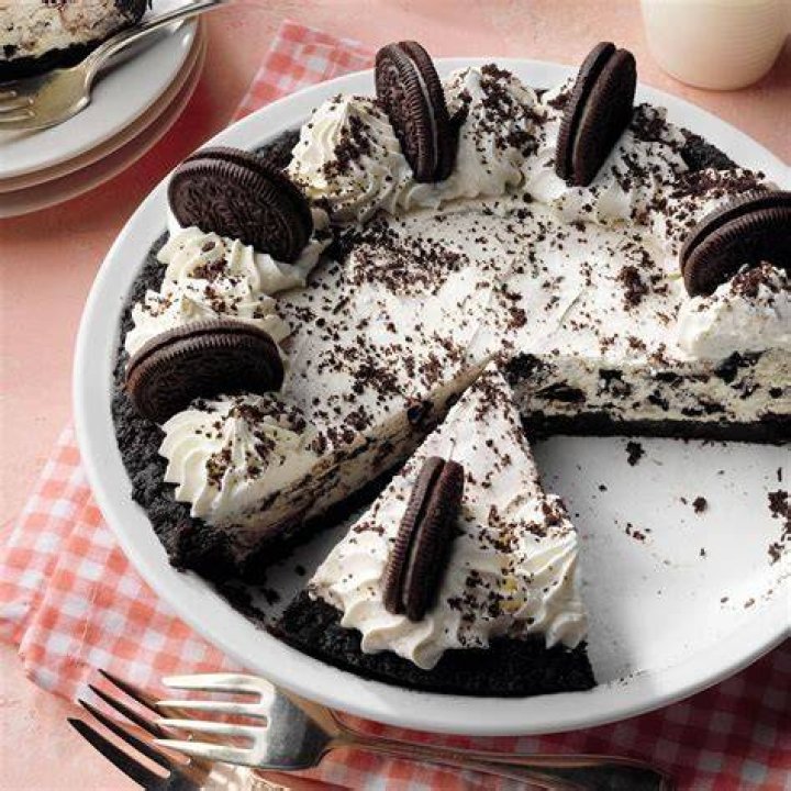 Oreo Pie a no bake pie!