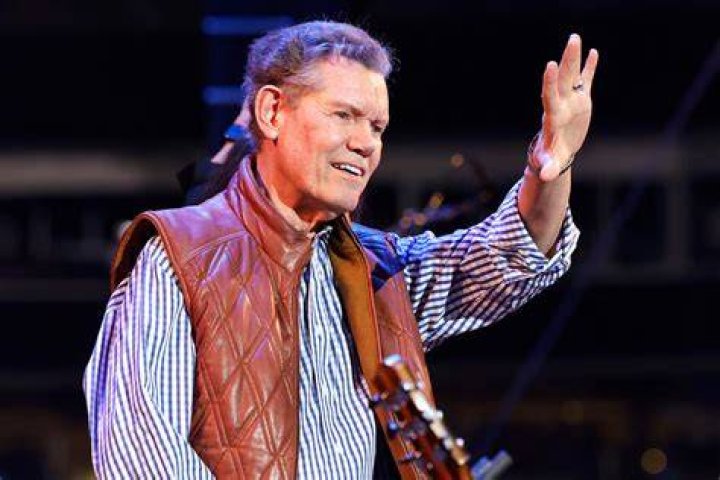 Randy Travis: The singer for whom music is a magical healer! Know how he got his voice back 3 years after losing it in a brain stroke!