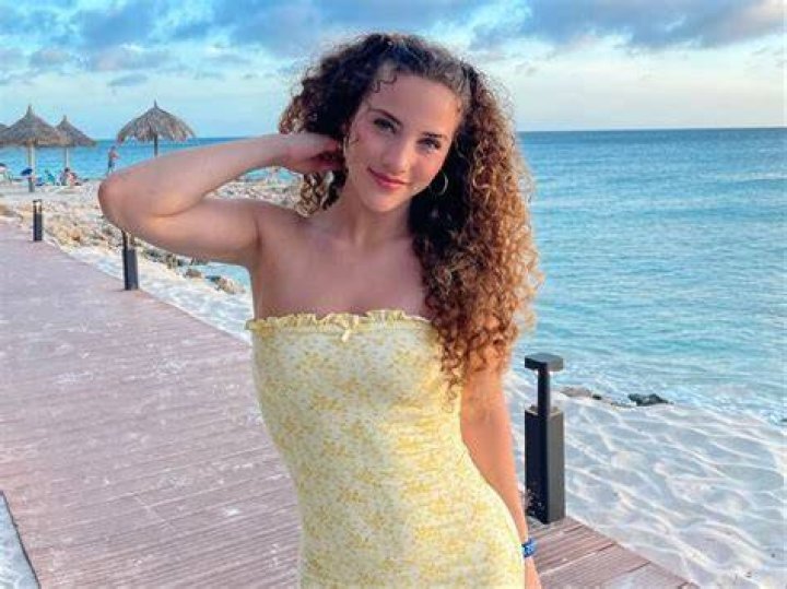 Sofie Dossi Net Worth How Much Money She Makes On YouTube