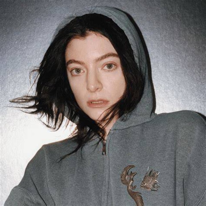 Know the latest on Lorde’s ‘autoimmune’ controversy! Social media backlashes, apologies and more! Source: Genius (Lorde's Melodrama music album)