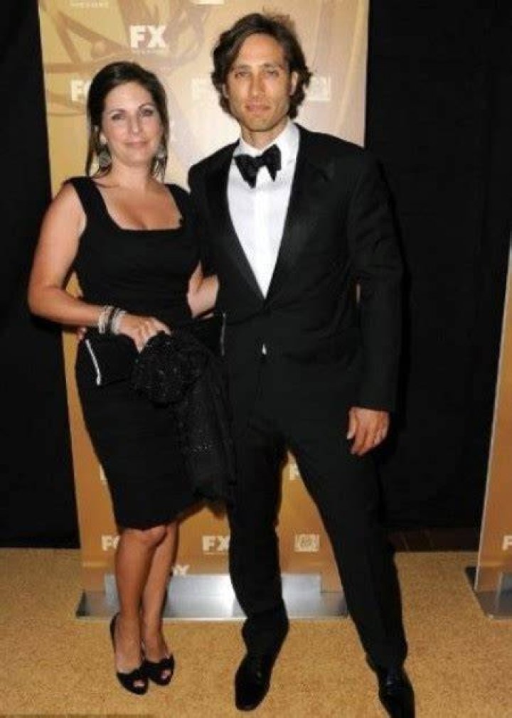 Suzanne Falchuk and Brad Falchuk at an award show