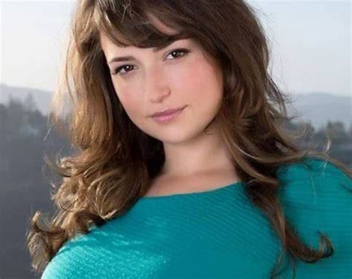 The Hottest Milana Vayntrub Photos Will Drive You Crazy 12thBlog