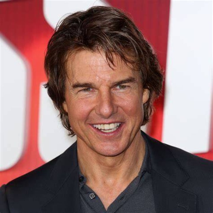 Tom Cruise is interested in dating Shakira